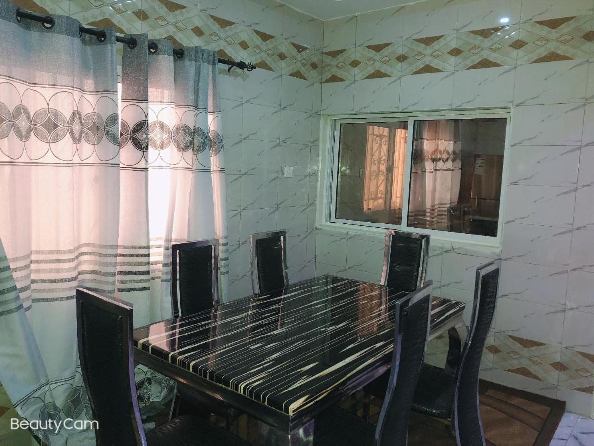 Awamuulamin Manneh Guest House Abuko Eksteriør billede