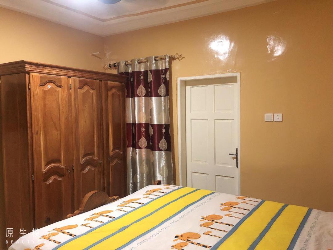 Awamuulamin Manneh Guest House Abuko Eksteriør billede